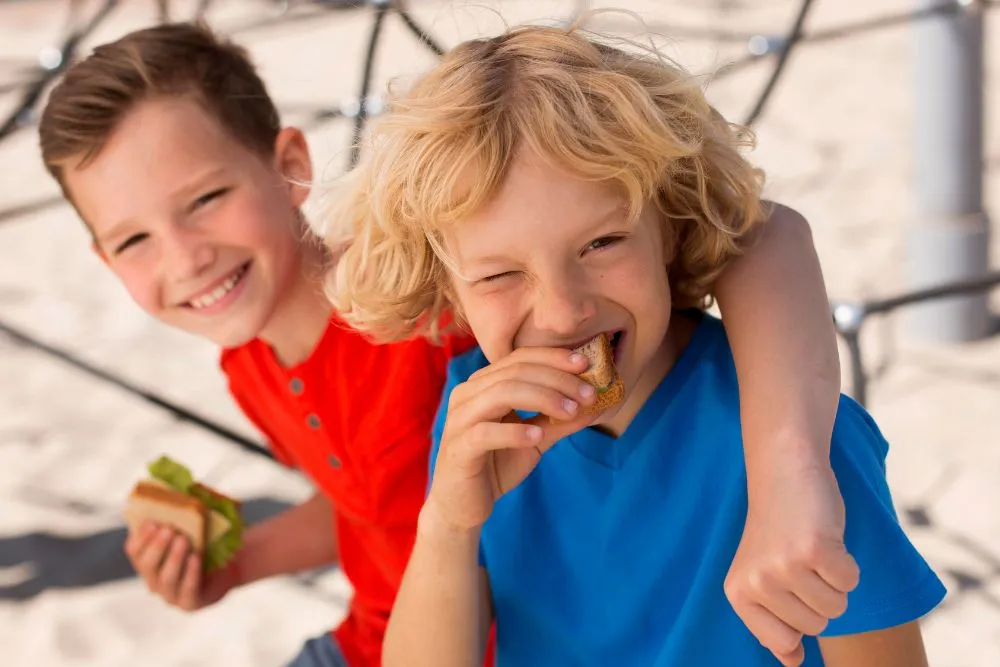 Find the best kid-friendly restaurants for family fun in Fort Lauderdale.